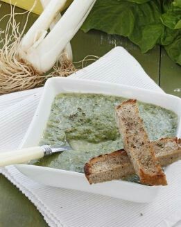 SOPA ALEMANA DE LECHUGA Y PATATA