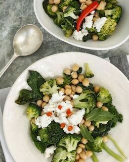 ENSALADA GARBANZOS, QUESO Y VERDURAS
