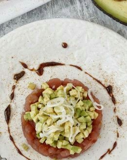 TARTAR DE ATUN Y AGAUACATE