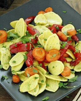 PASTA CON ZANAHORIAS Y PIMIENTOS ASADOS