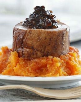 SOLOMILLO CON PURÉ DE BATATA Y CEBOLLA CONFITADA