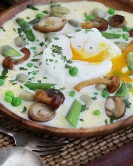 VERDURAS Y SETAS CON CREMA DE POLENTA