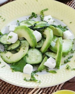 ENSALADA DE PEPINO Y AGUACATE