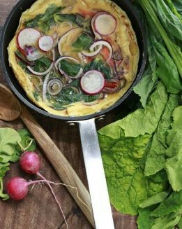FRITATTA DE RÁBANOS Y GRELOS