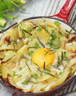 HINOJO CON GRUYÈRE Y HUEVOS