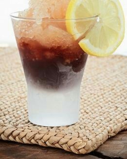 COCTEL DE VINO, LIMÓN Y GÜISQUI