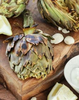 ALCACHOFAS A LA BRASA