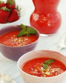 GAZPACHO DE SANDÍA CON BONITO Y PISTACHOS