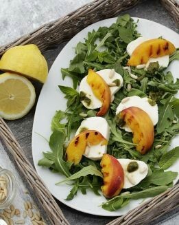 ENSALADA DE MOZARELLA Y MELOCOTÓN