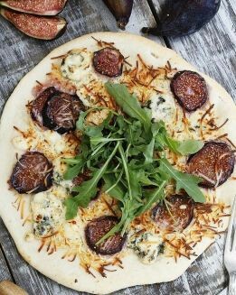 PIZZA DE HIGOS FRESCOS Y QUESO AZUL