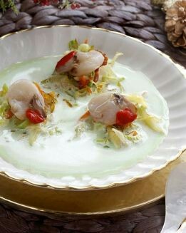 VIEIRAS CON SALSA DE GUISANTES