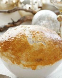 CONSOMÉ DE NAVIDAD CON HOJALDRE