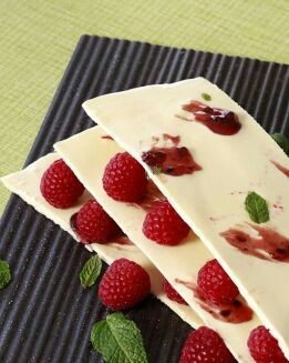 CHOCOLATE BLANCO CON FRAMBUESAS
