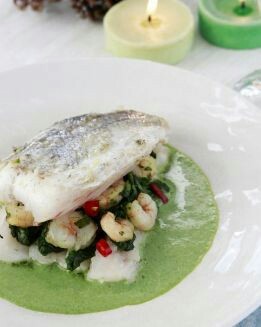 MERLUZA RELLENA DE GAAMBAS Y ESPINACAS