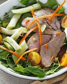 ENSALADA DE MAGRET DE PATO