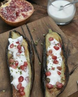 BERENJENA CON SALSA DE YOGUR
