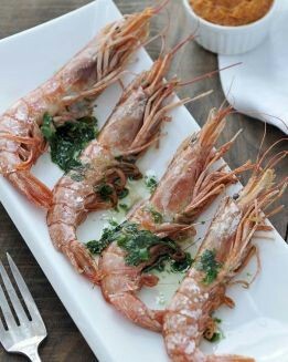 GAMBÓN CON ACEITE DE PEREJIL Y SALMOREJO
