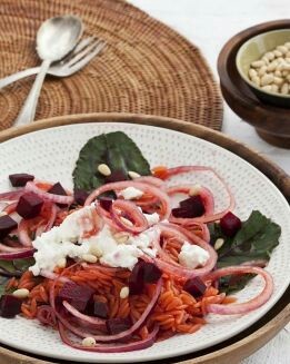ENSALADA ROJA DE ORZO Y REMOLACHA