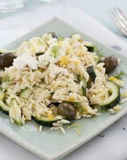 ENSALADA DE ORZO CON PEPINO Y ACEITUNAS
