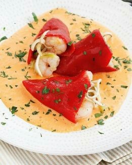 PIMIENTOS RELLENOS DE GULAS Y GAMBAS