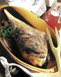CORDERO AL HORNO CON SALSA