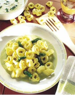 TORTELLINI CON ESPÁRRRAGOS Y PARMESANO