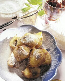 BUÑUELOS DE GUINDAS CON AZÚCAR
