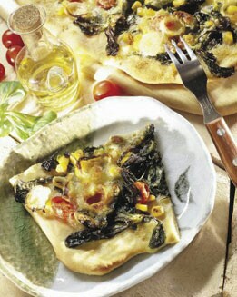 PIZZA DE TEMPORADA CON ALBAHACA