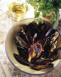 CAZUELA DE MEJILLONES A LAS FINAS HIERBAS