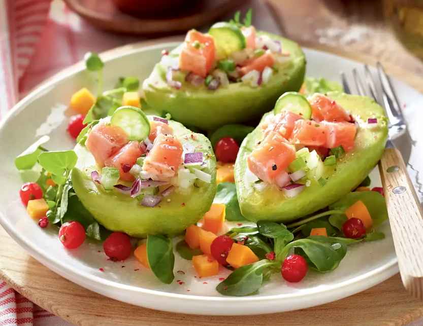 Aguacates rellenos de salmón
